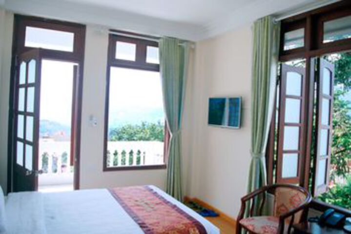 Room 13 of 33