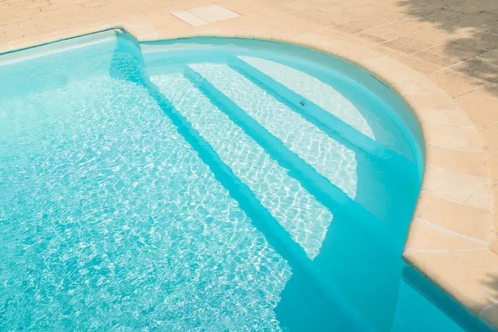 Hotel with Pool