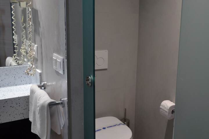 Room 17 of 35