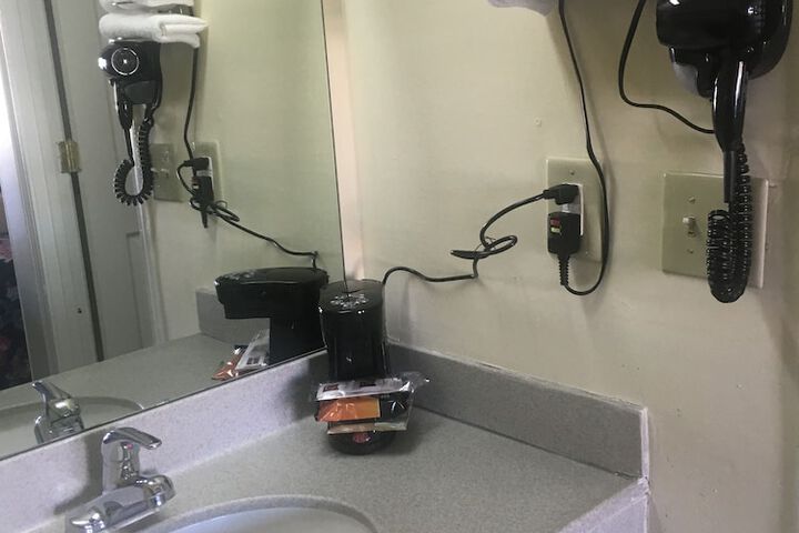 Bathroom sink