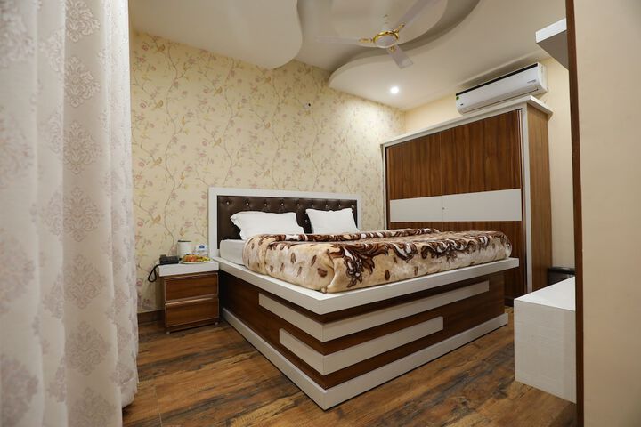 Room 7 of 35