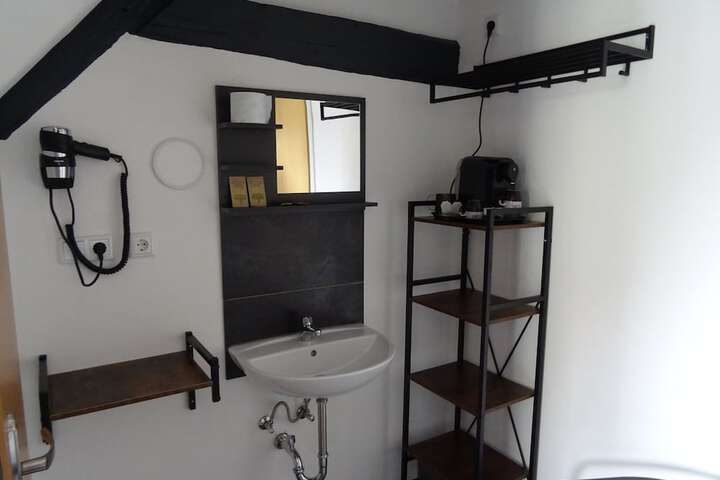 Room 290 of 442