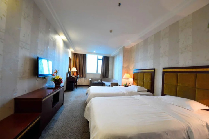 Room 4 of 7
