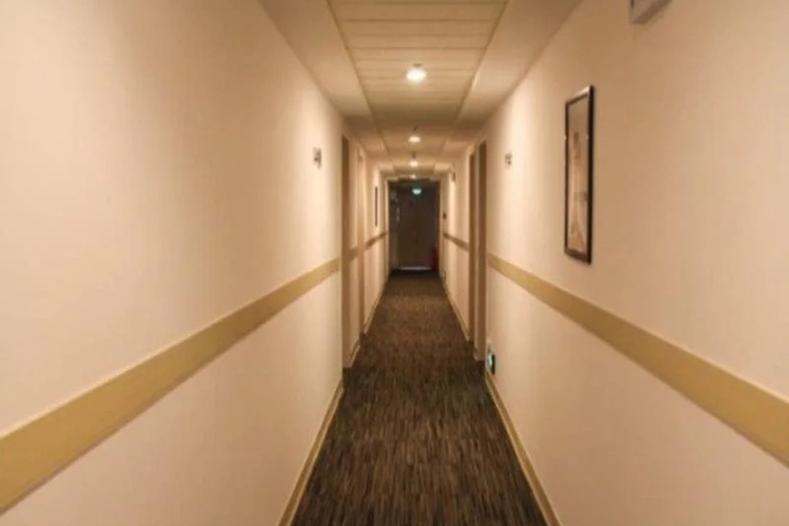 Room 8 of 9