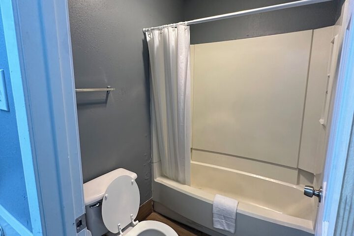 Room 16 of 18