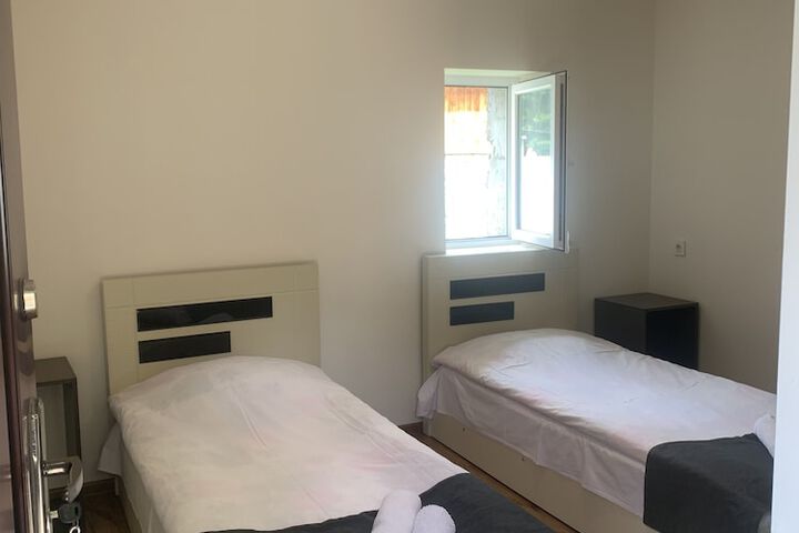 Room 16 of 36