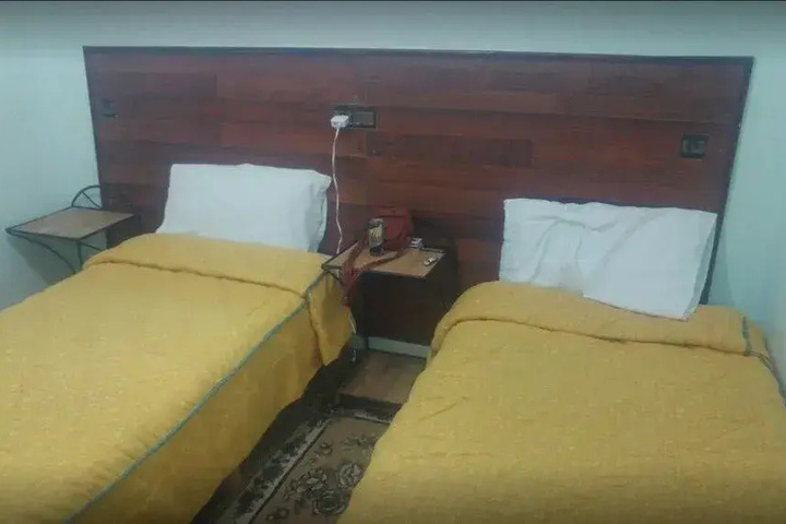 Room 4 of 12