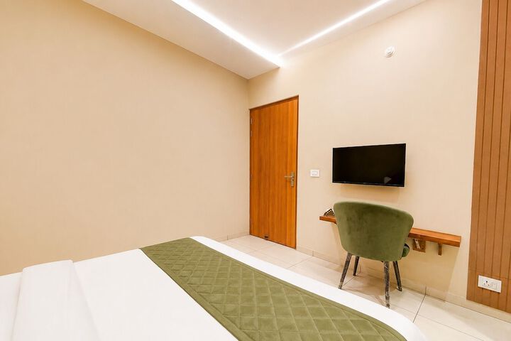Room 3 of 10