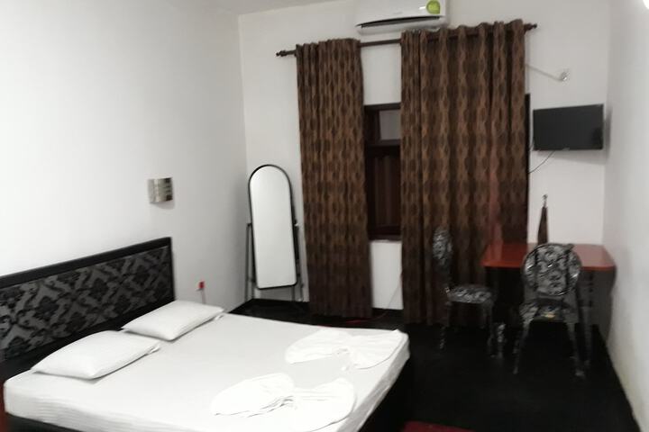 Room 6 of 13