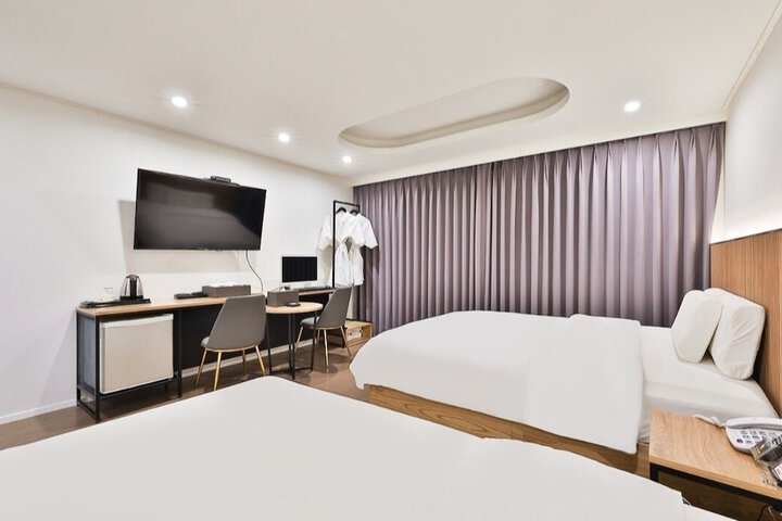 Room 11 of 44