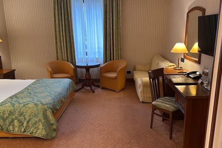 Room 70 of 177