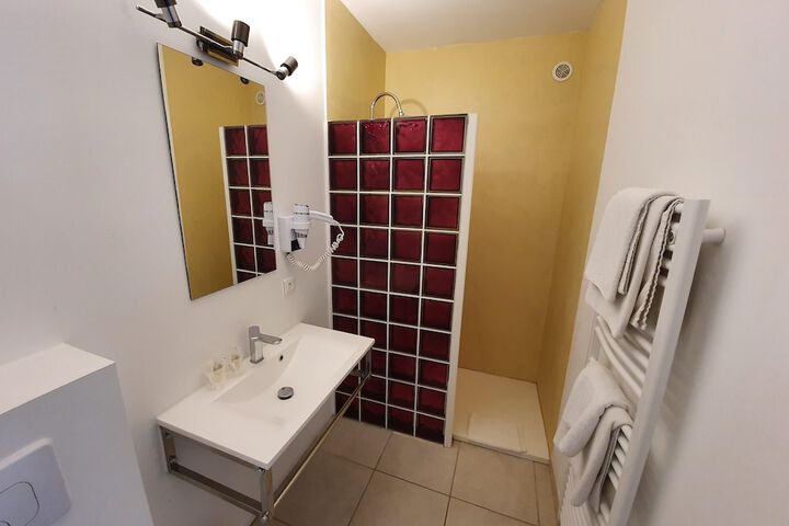 Room 16 of 24