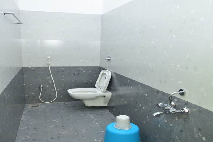 Room 9 of 18