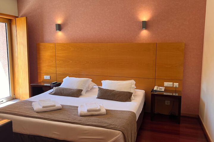 Room 13 of 32
