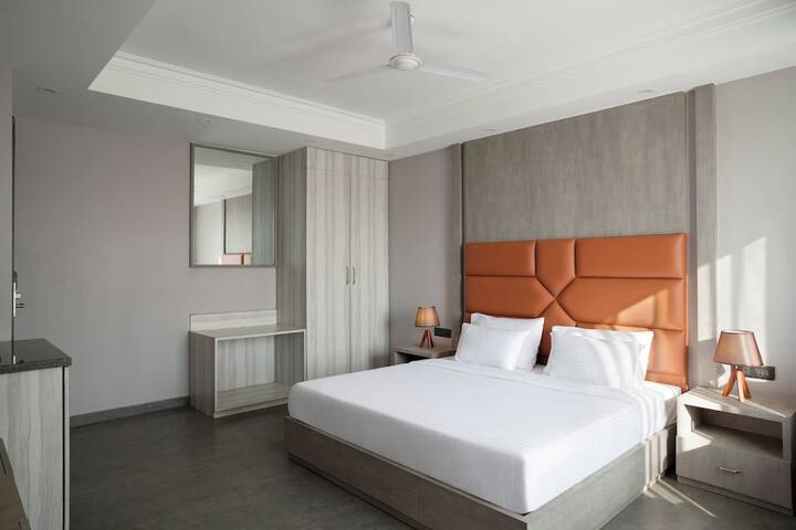 Room 8 of 48