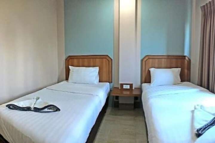 Room 12 of 40