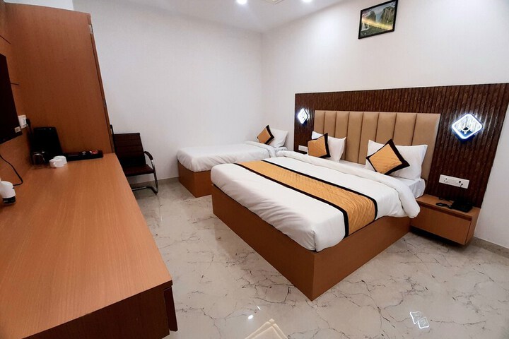 Room 5 of 33