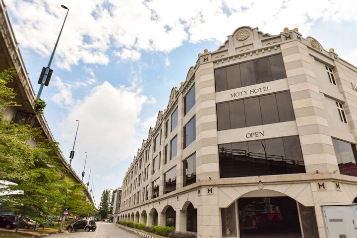 Exterior of Moty Hotel