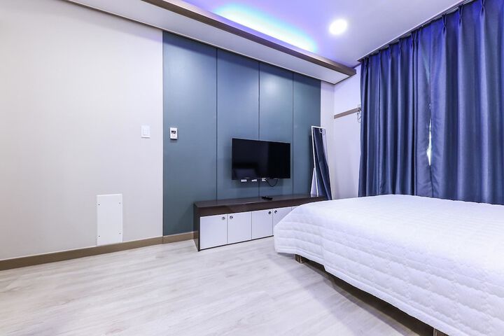 Room 13 of 54
