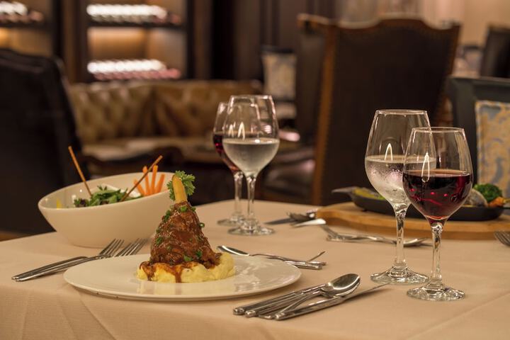 Dining 40 of 72