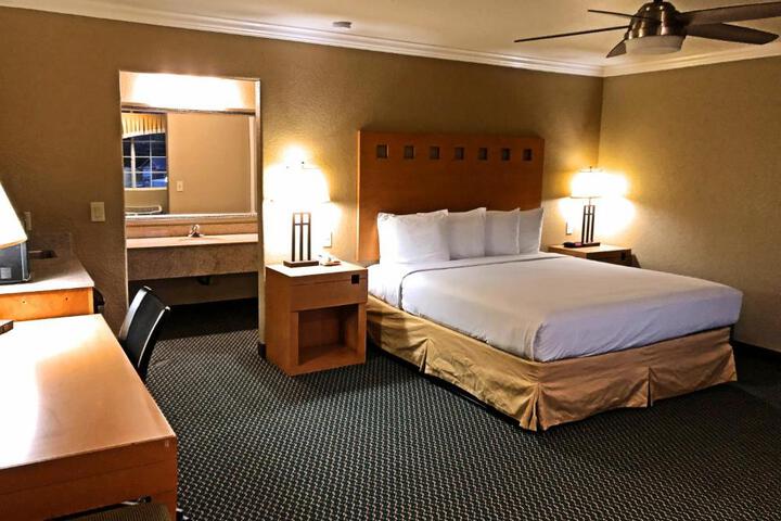 Standard | King Bed (4 of 13)