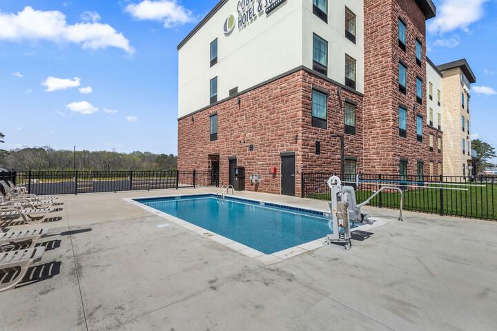 Pool 43 of 72