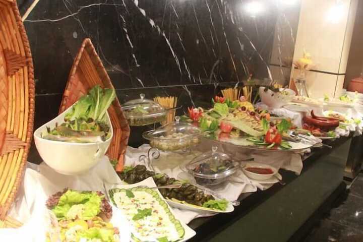 Dining 44 of 47