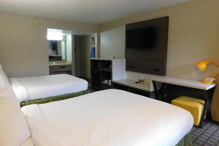 2 Queen Beds Deluxe Room (35 of 41)