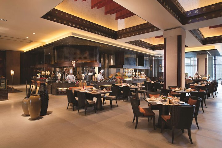 Dining 60 of 82