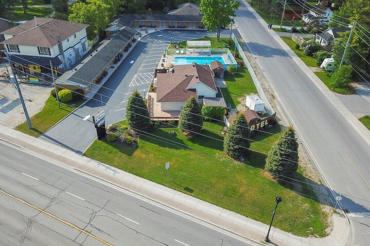 Beach Club by Beach1 Motel in Wasaga Beach, ON