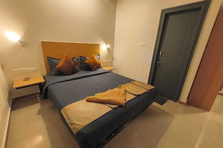 Room 4 of 17