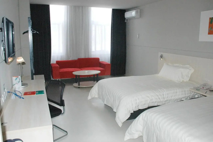 Room 2 of 4