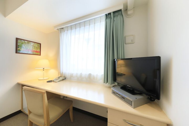 Room 18 of 98