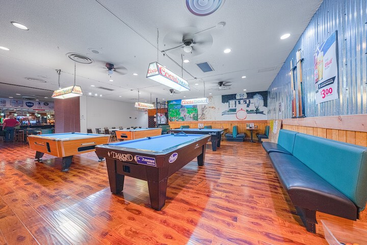 Lounge 89 of 108