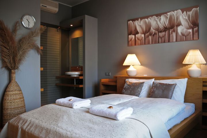 Room 10 of 29