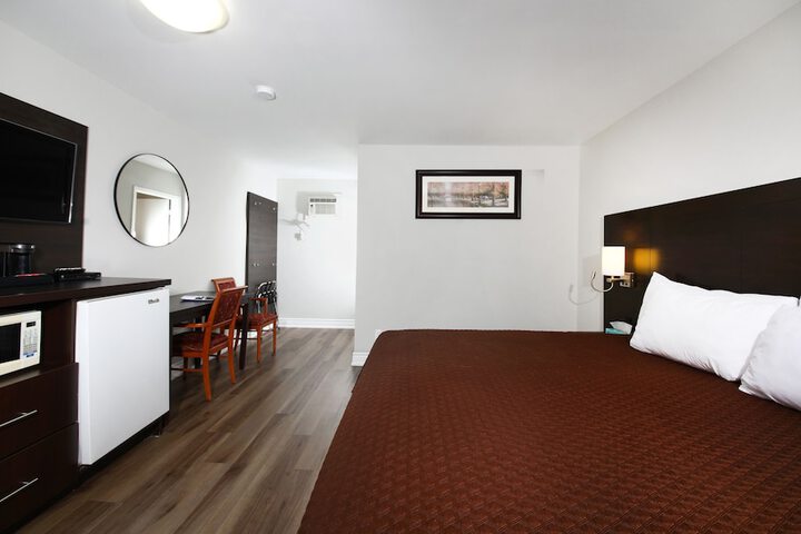 Room 7 of 30