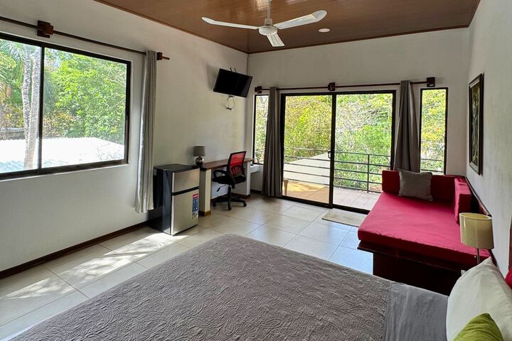 Room 32 of 193