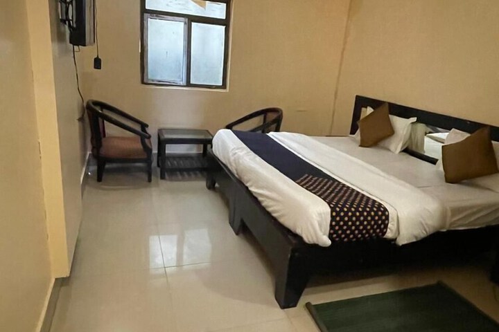 Room 6 of 14
