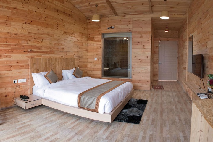 Room 8 of 28