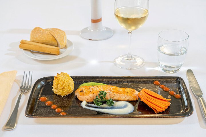 Dining 56 of 81