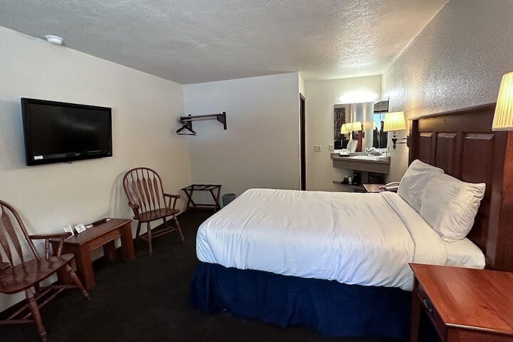 2 Double Beds (12 of 21)