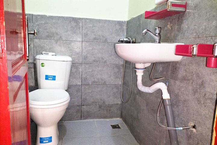 Room 9 of 16