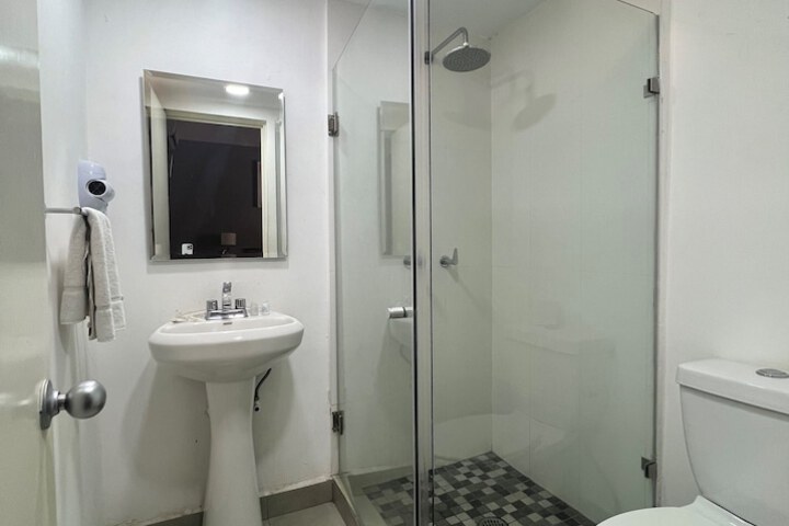 Room 10 of 18