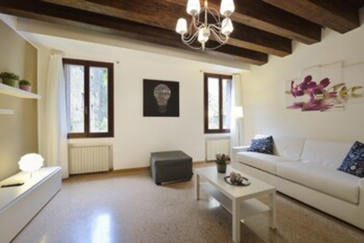 Room 14 of 30