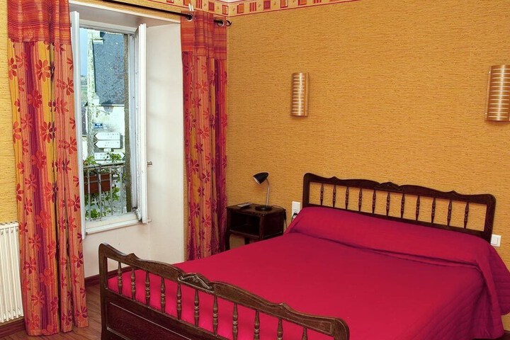 Room 4 of 6
