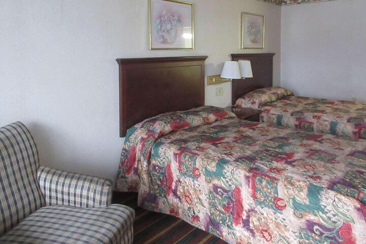 Standard Room, King or Two Doubles (4 of 4)