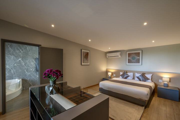Room 39 of 211