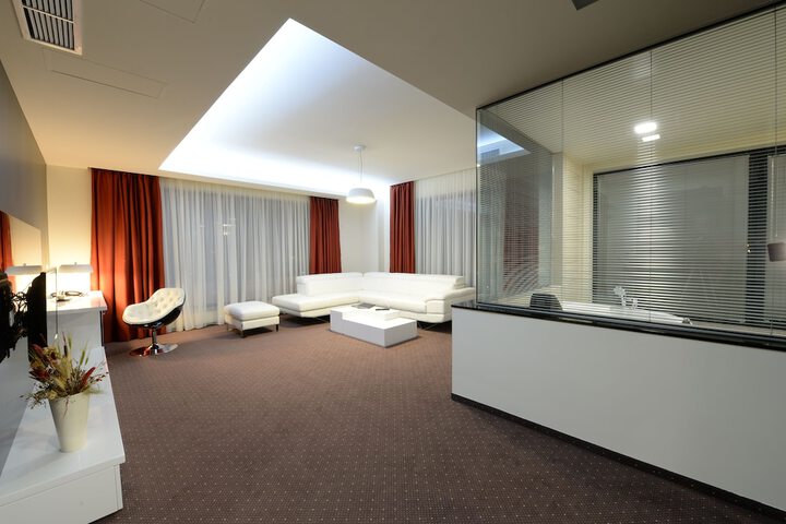 Room 9 of 35