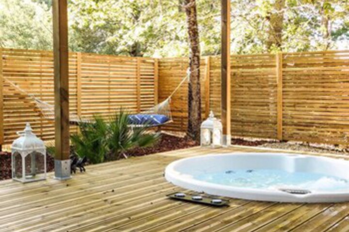 Hot Tub 10 of 16