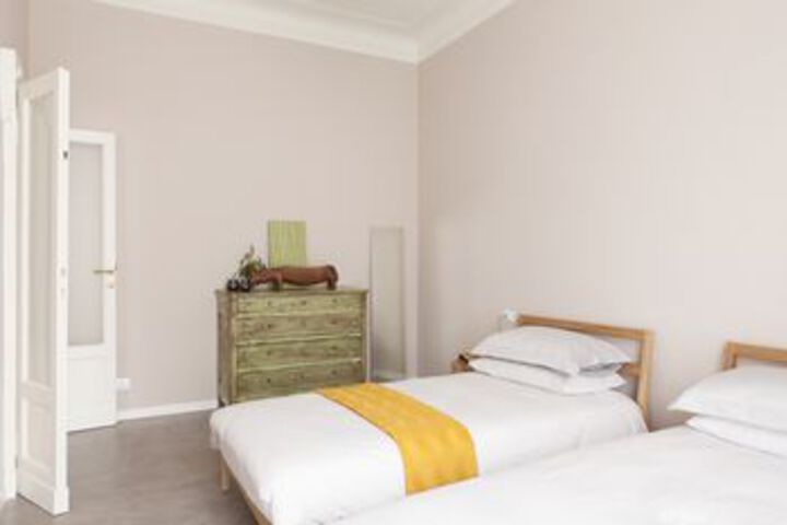 Room 10 of 36